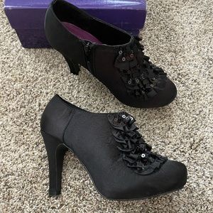 Madden Girl sz6 reinna black satin sequin heels